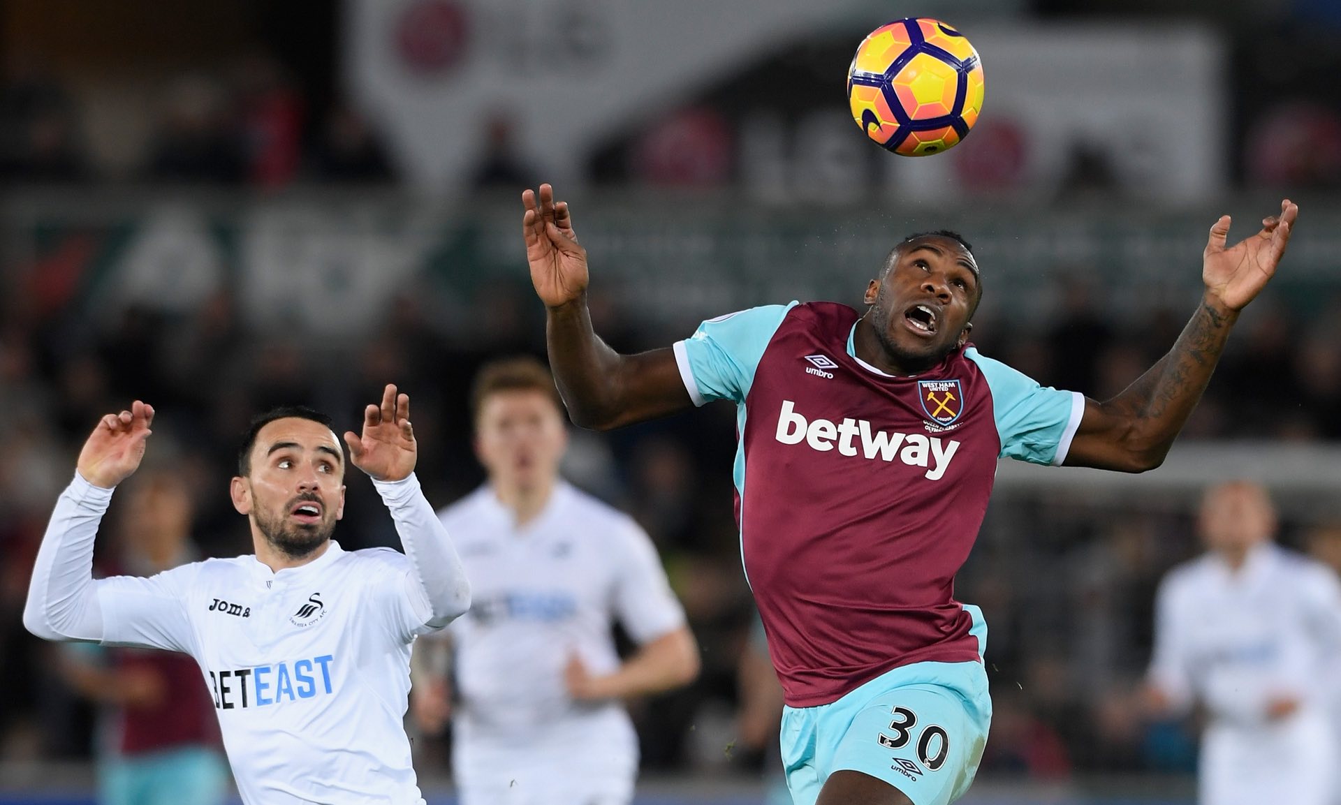 目光转向了 目光转向了